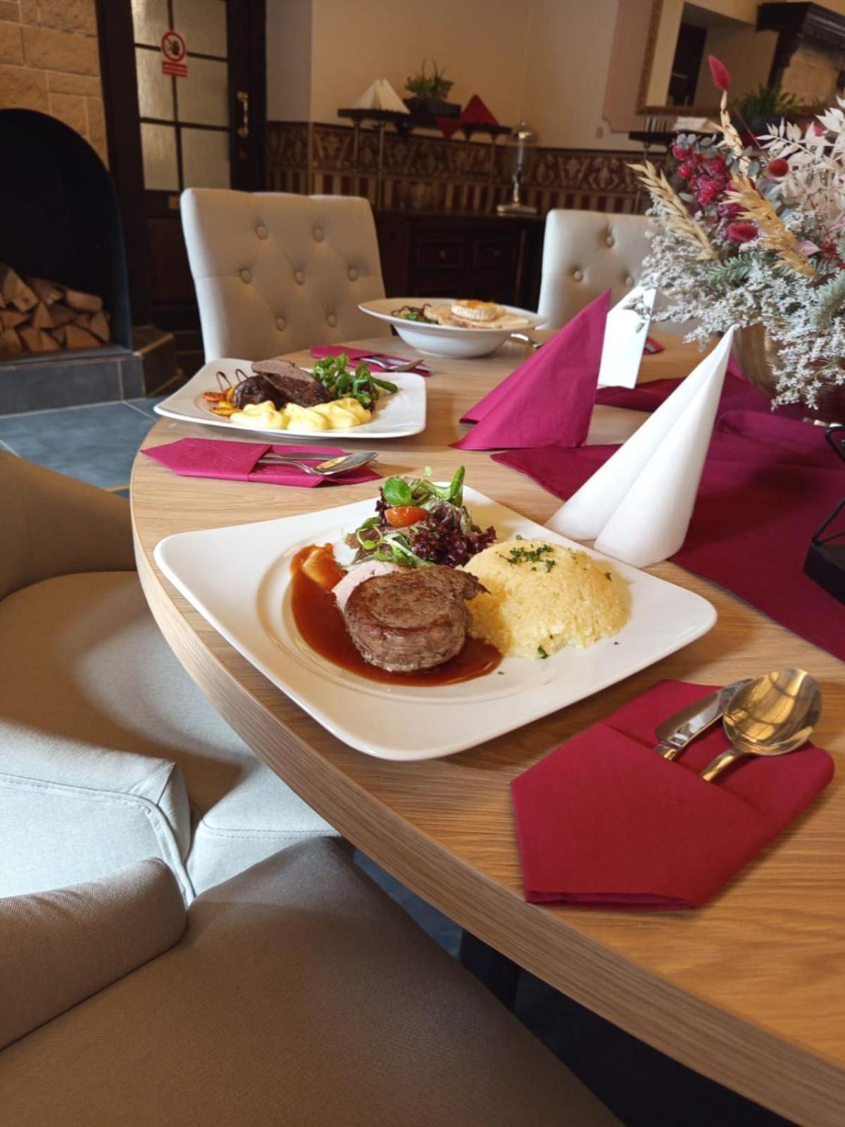 Hotel Lovecky Zamecek Orion 利贝雷茨 外观 照片