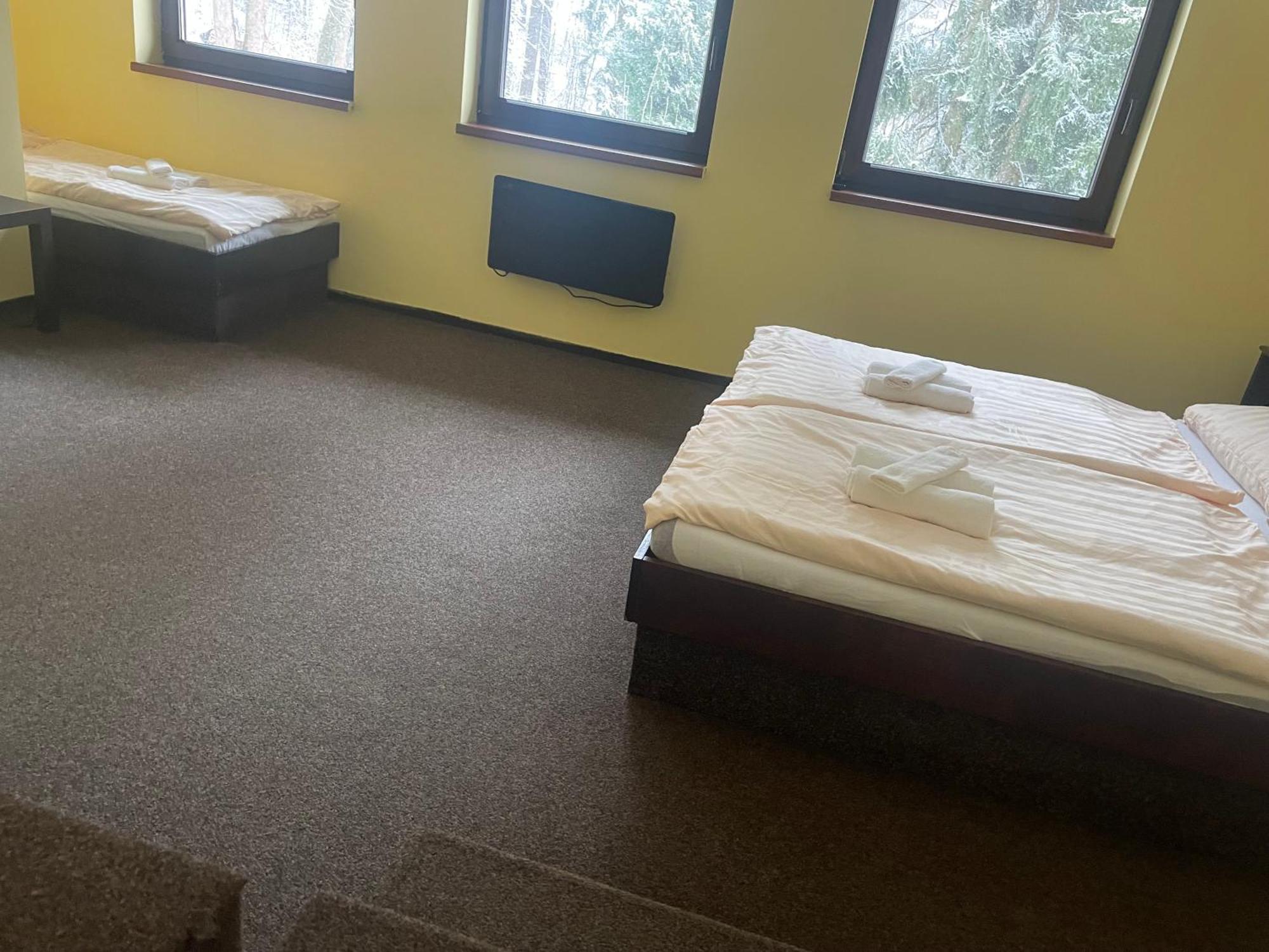 Hotel Lovecky Zamecek Orion 利贝雷茨 外观 照片