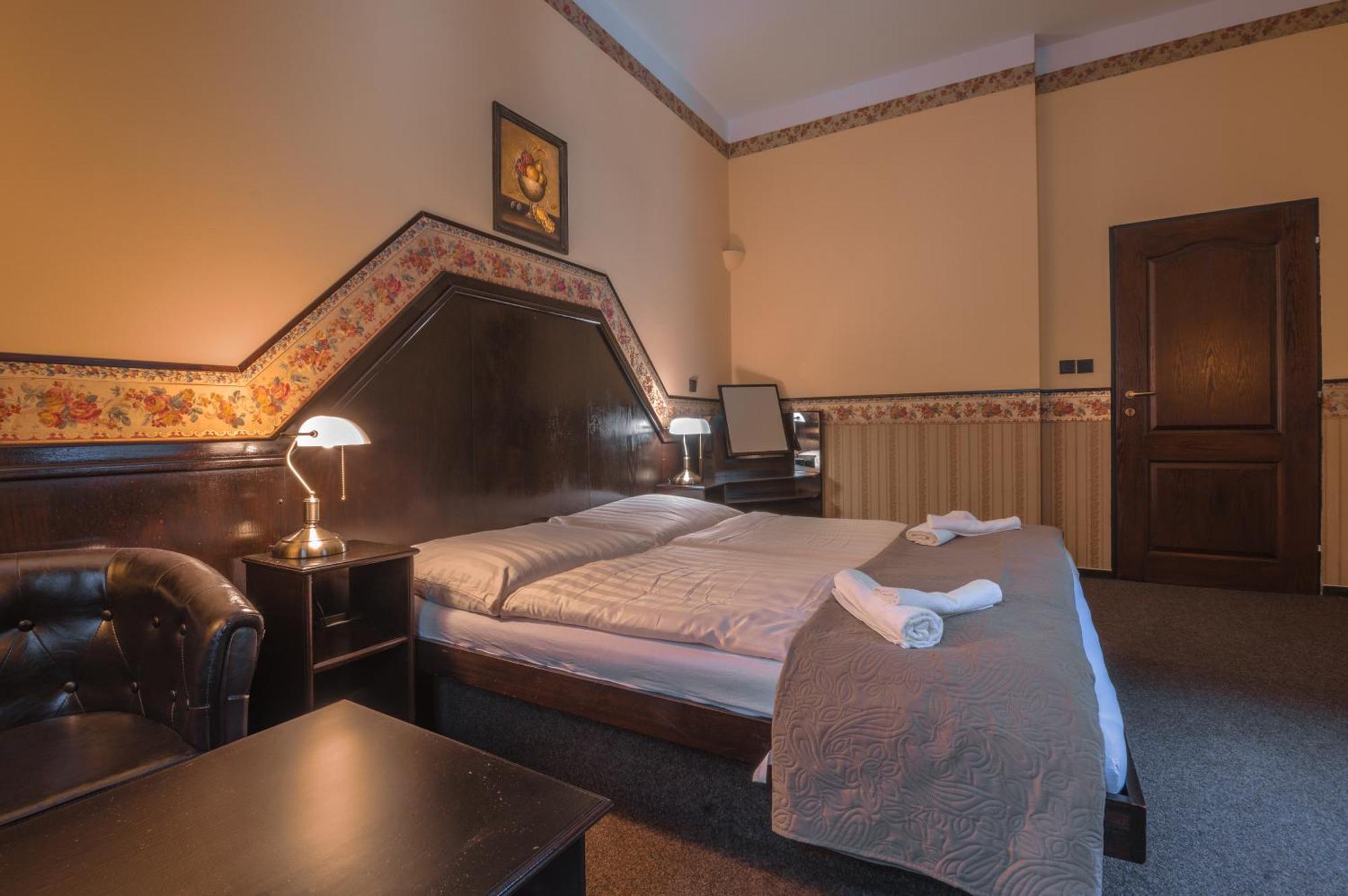 Hotel Lovecky Zamecek Orion 利贝雷茨 外观 照片