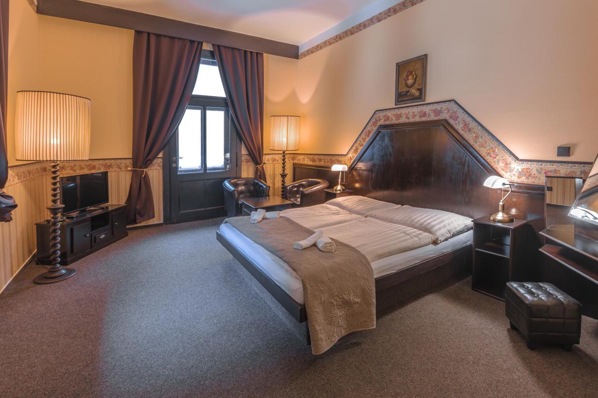Hotel Lovecky Zamecek Orion 利贝雷茨 外观 照片