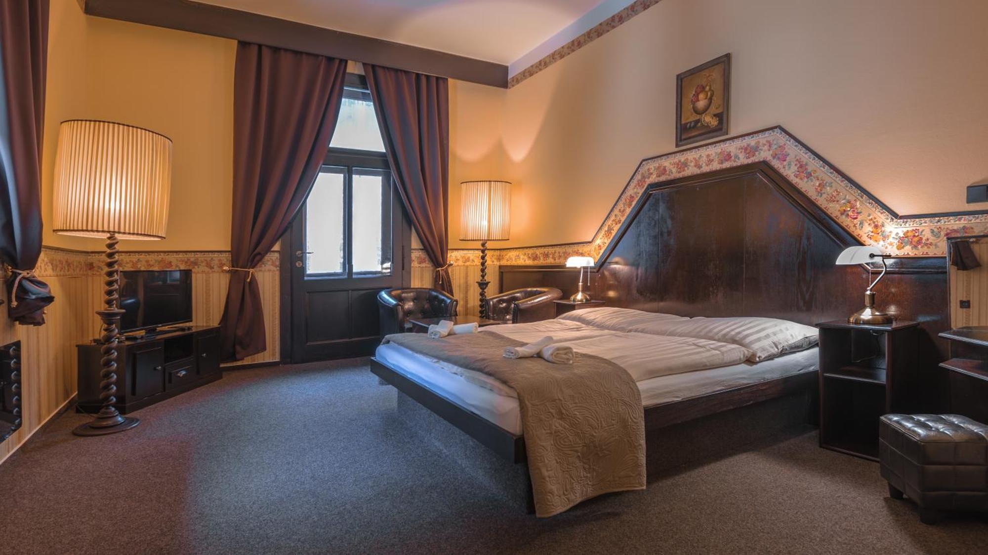Hotel Lovecky Zamecek Orion 利贝雷茨 外观 照片