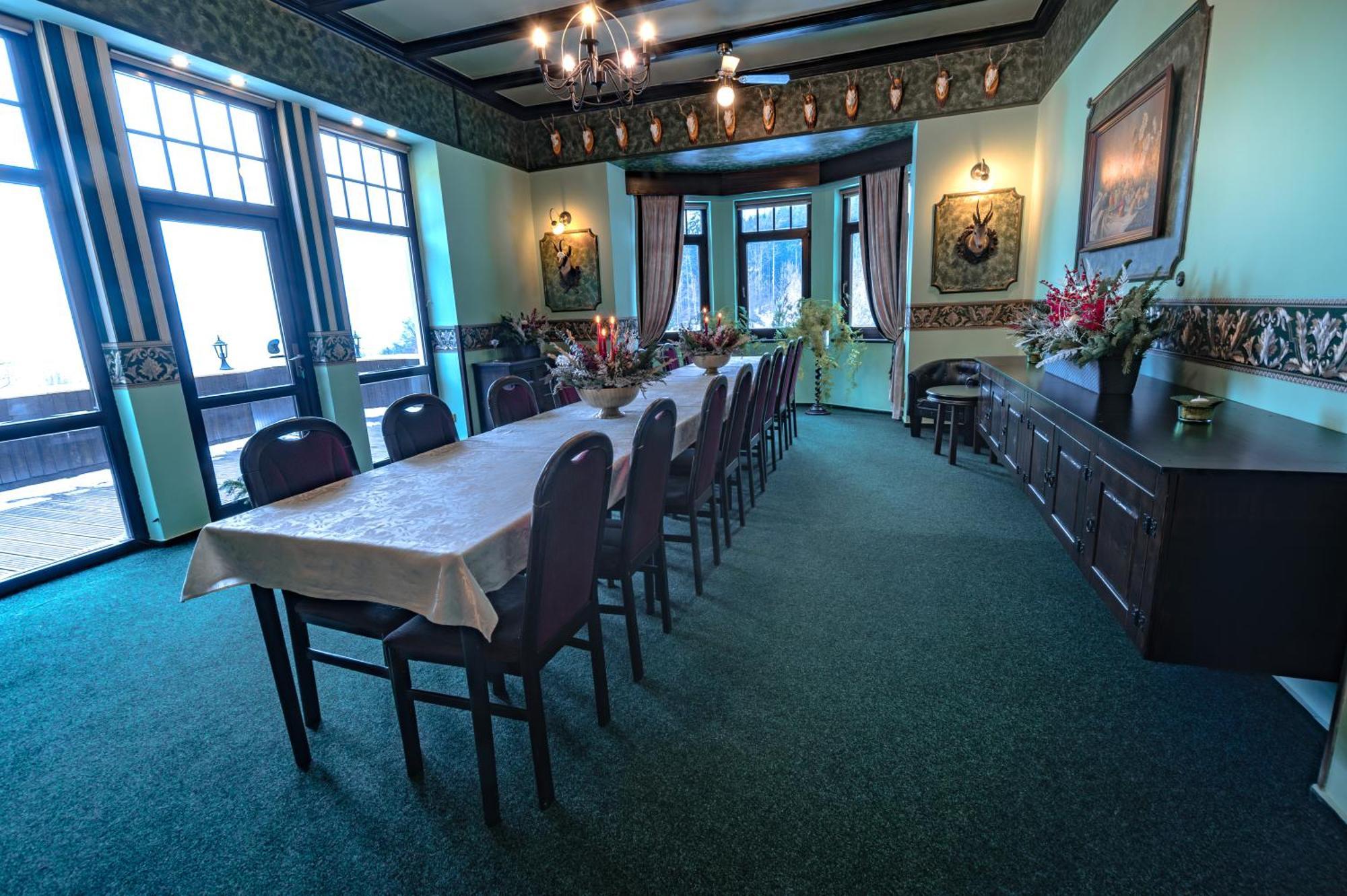 Hotel Lovecky Zamecek Orion 利贝雷茨 外观 照片